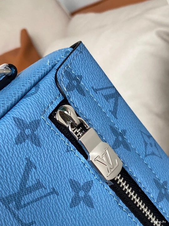 VUITTON NEW MESSENGER LOUIS 0118